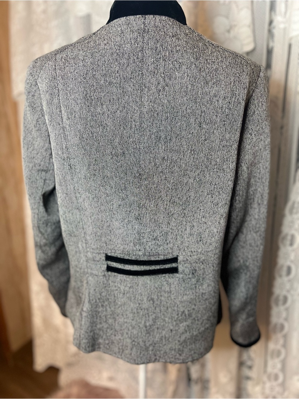 TanJay Gray Tweed Jacket with Black Velvet Trim and Embroidered Front 10P - Picture 3 of 7